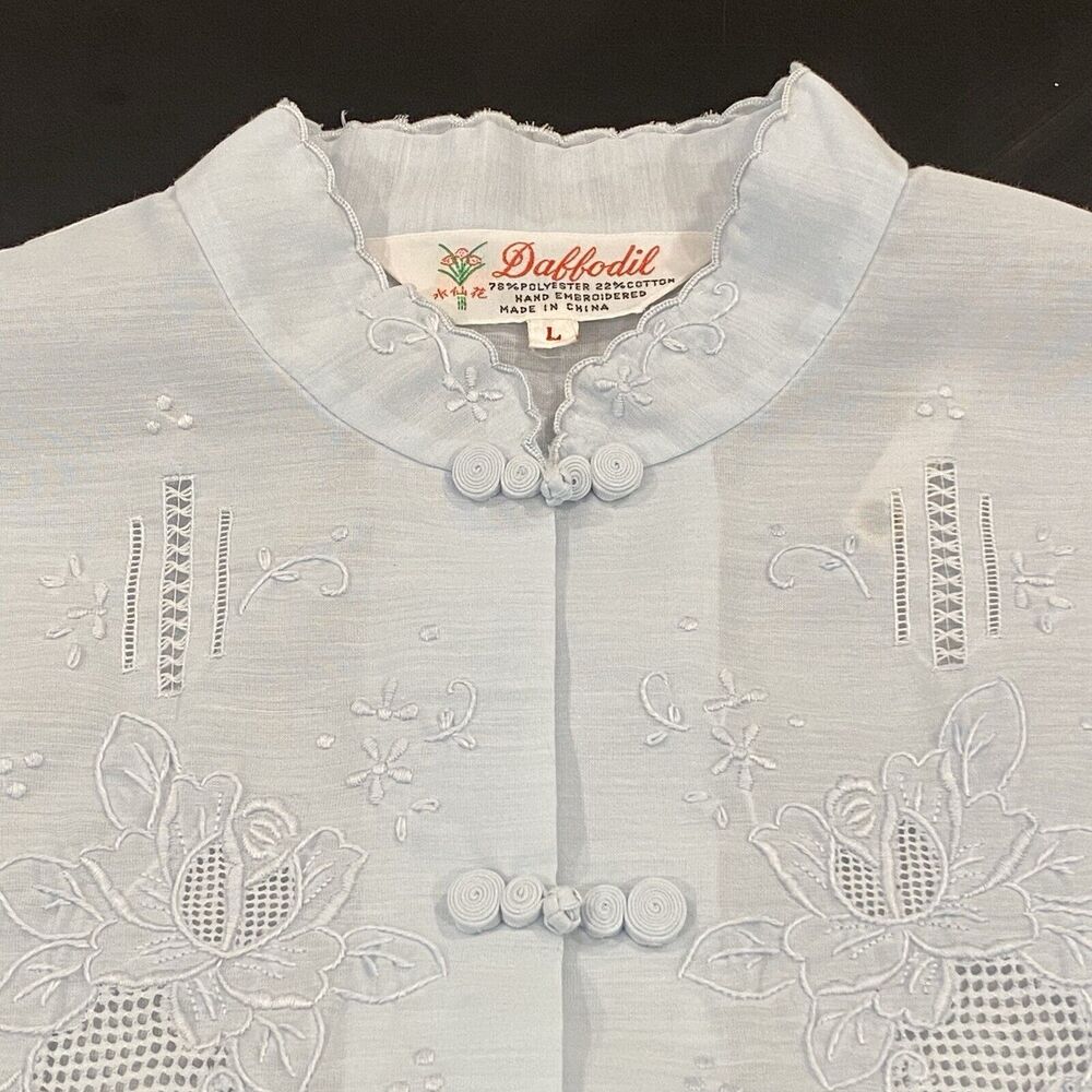 Stunning 60s/70s Vtg delicate Daffodil Shirt Light Blue L Embroidered Boho Top